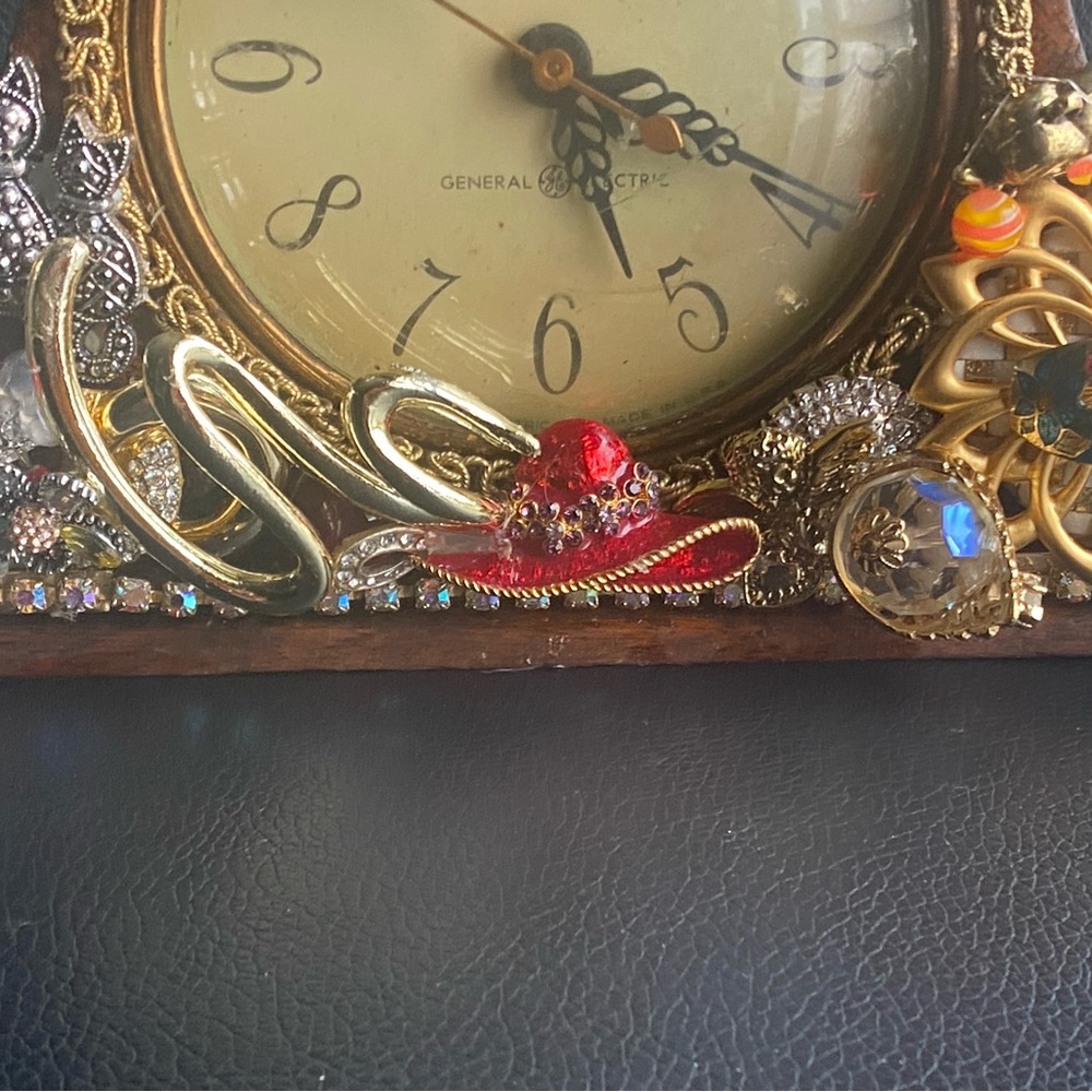 Vintage General Electric plug in jeweled mantle clock - Picture 3 of 5